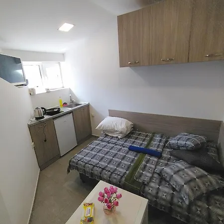 Budget Apartment *